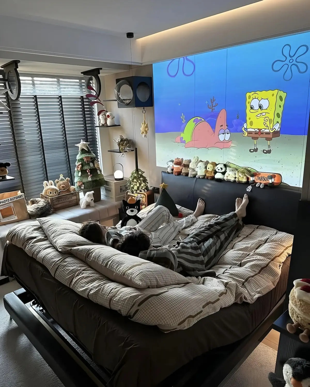 Android Smart Projector | 180° Adjustable Projection | Wireless Screen Casting | Compact Home Entertainment Device