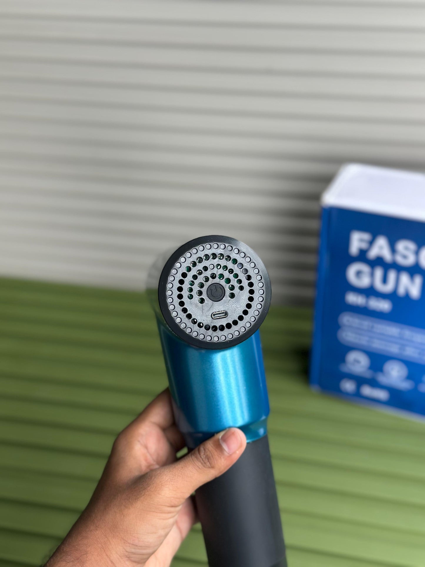 Massage Gun Physio Gun Portable 6 Speed Muscle Sports Deep Tissue Vibration Percution Therapy with 4 Head With 2000 Mah Battery